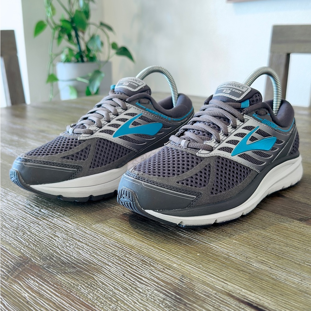 Women’s Size 7.5, Brooks Addiction 13, Running Shoes, Color Gray/Teal